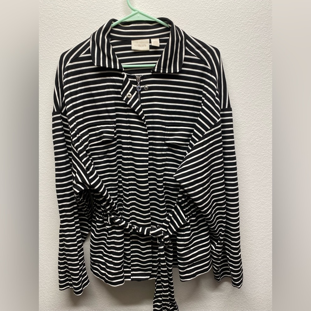 Chico’s Size 3 white and black striped zip up jacket with tie